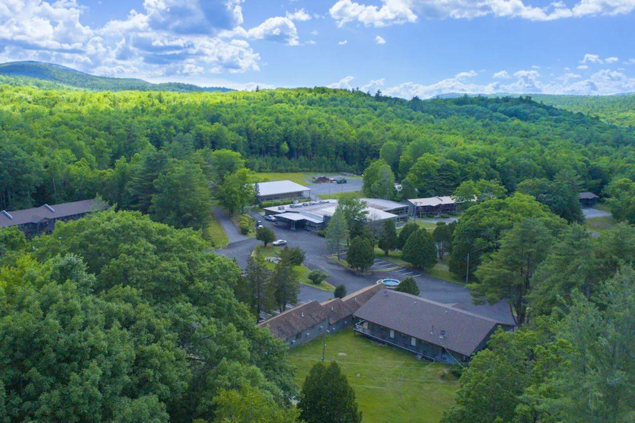 Roaring Brook Ranch Resort Lake George Exterior photo