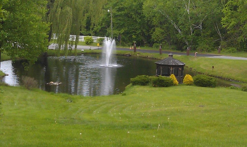 Roaring Brook Ranch Resort Lake George Exterior photo