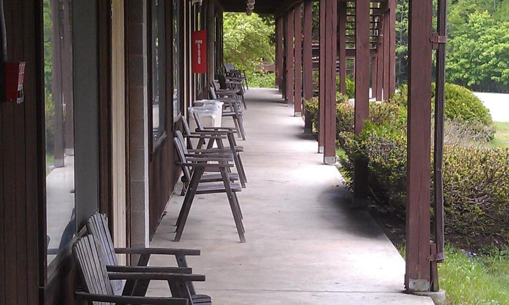 Roaring Brook Ranch Resort Lake George Exterior photo