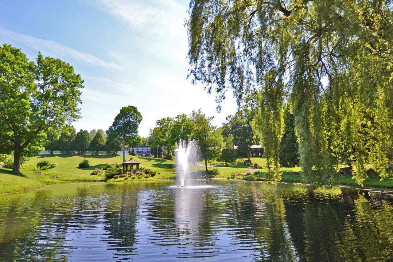 Roaring Brook Ranch Resort Lake George Exterior photo