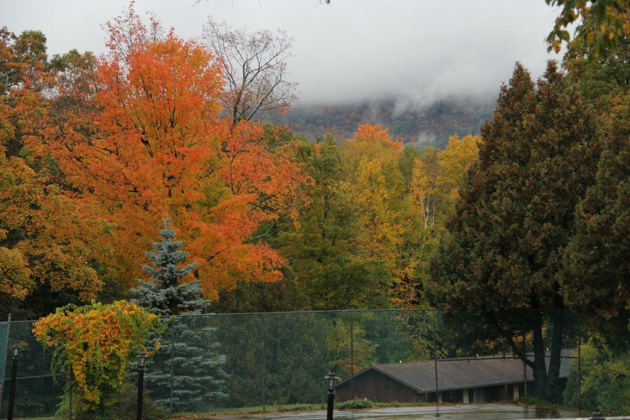 Roaring Brook Ranch Resort Lake George Exterior photo